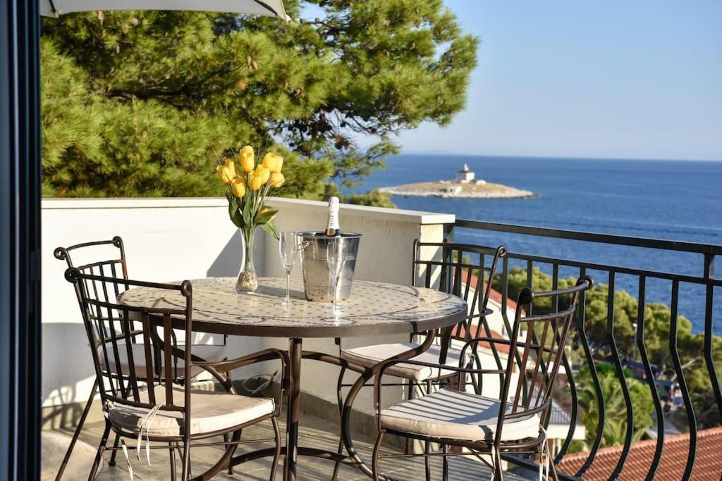 Vila 4 Bedrooms Hvar Located 100m From The Sea And 1,5 Km From Hvar Old Town