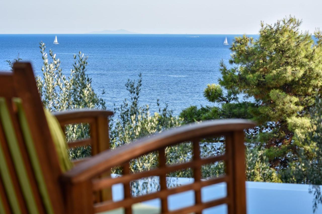4 Bedrooms Hvar Located 100m From The Sea And 1,5 Km From Hvar Old Town Vila