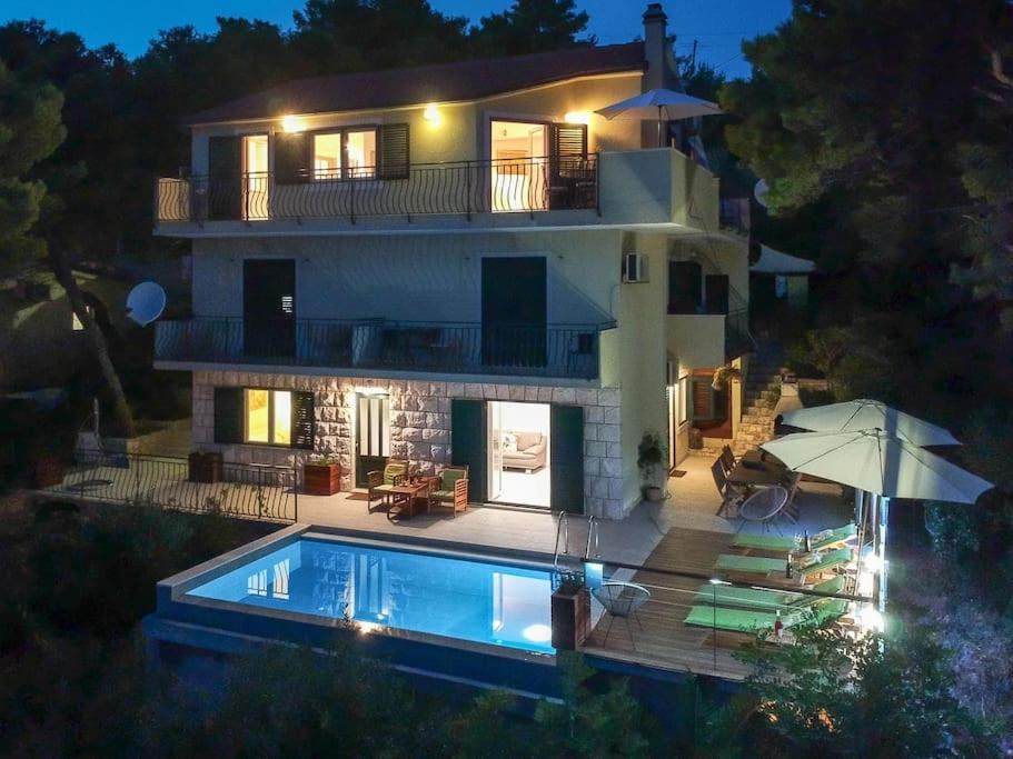 4 Bedrooms Hvar Located 100m From The Sea And 1,5 Km From Hvar Old Town Vila *