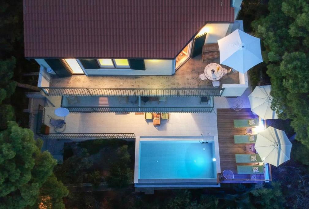 4 Bedrooms Hvar Located 100m From The Sea And 1,5 Km From Hvar Old Town Vila